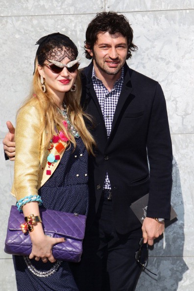 Kakha Kaladze còn là một nhân vật được quan tâm của giới truyền thông. Trong ảnh, anh cùng cô vợ Anuki Kaladze tham gia show thời trang Giorgio Armani Thu Đông 2012 ở kinh đô thời trang Milano.